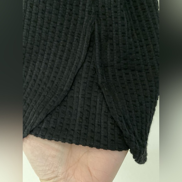 LuLaRoe Rachael V-Neck Zipper Sleeveless Top — black, gold zipper, size XXS. - Picture 7 of 8